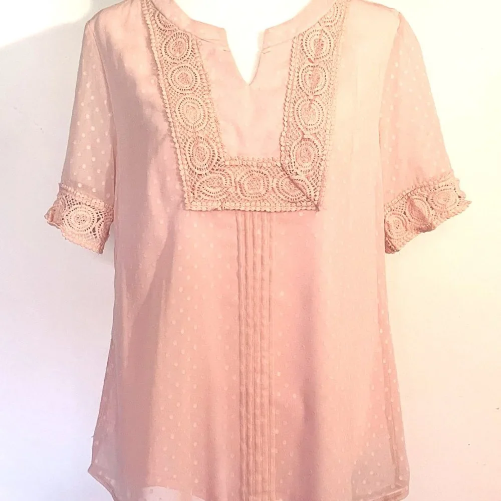 NWOT - Beautiful Pink Split Neck Half Sleeve Lace Panel Blouse - Picture 4 of 9